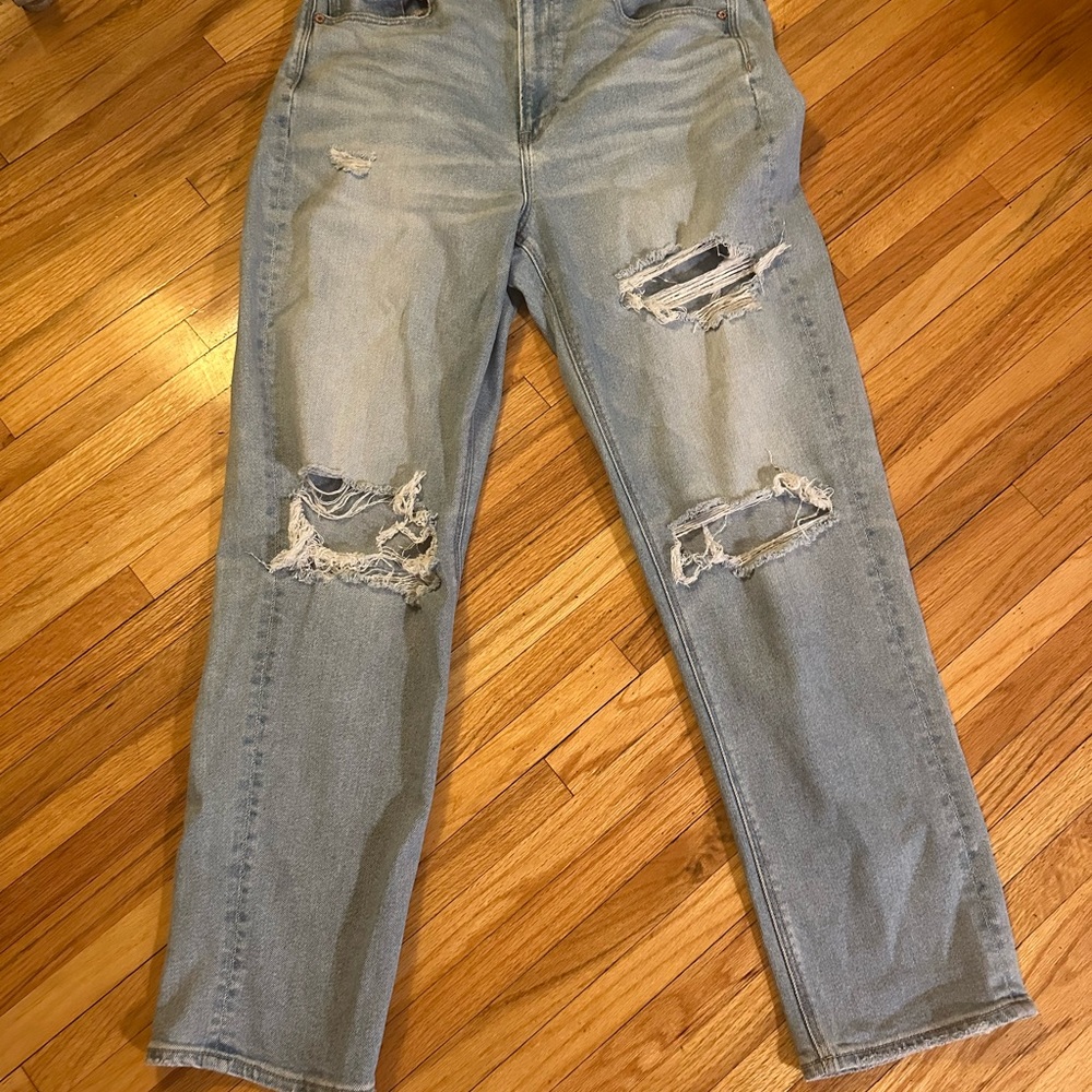 AE Mom Straight Jean